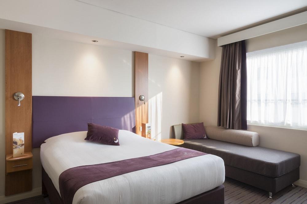 Premier Inn Dubai Investments Park Екстер'єр фото