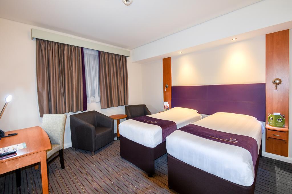 Premier Inn Dubai Investments Park Екстер'єр фото