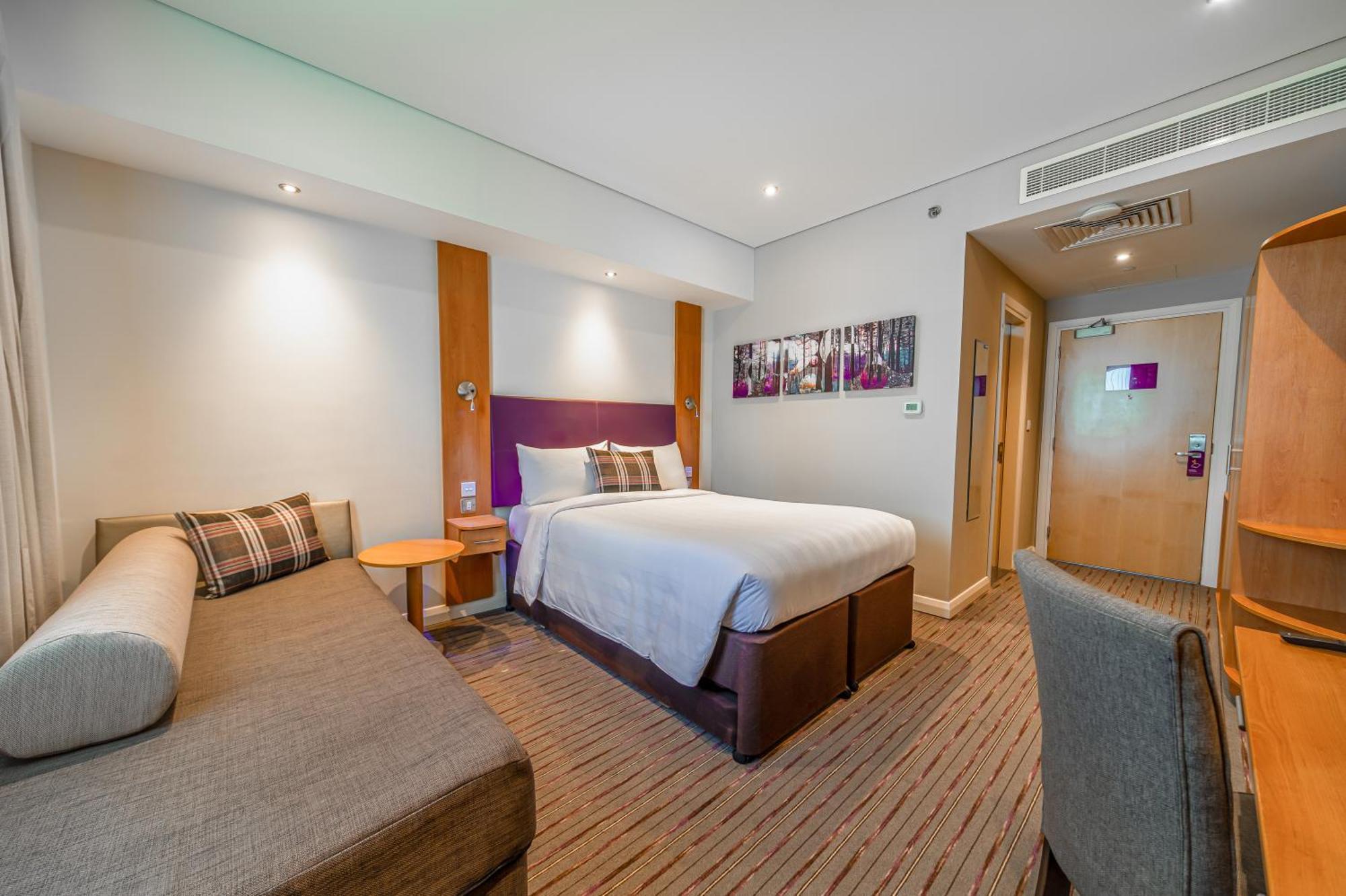 Premier Inn Dubai Investments Park Екстер'єр фото